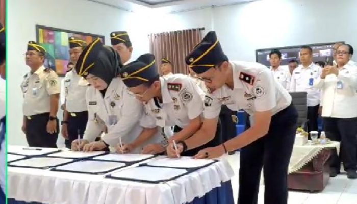 Kepala Rutan Kelas I Palembang Ikuti Ikrar Bersama dan Penandatanganan PKS Bersih dari Narkoba, Handphone, dan Pungli