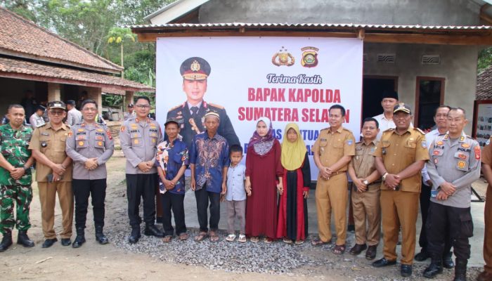 Polda Sumsel Wujudkan Kehadiran Negara, Kapolda Bantu Rumah Tinggal bagi Warga Prasejahtera OKU Timur