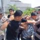 Oknum Polisi Berpakaian Preman Diduga Tinju Warga Termohon Saat Proses Eksekusi Rumah di Sukarame