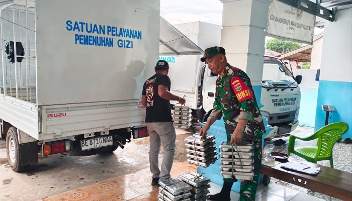 Menuju Generasi Emas 2045, Babinsa Kodim 0429/Lamtim All Out Dampingi Distribusi MBG