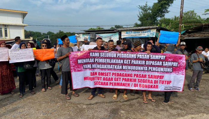 Gelombang Protes Pedagang Sampay: Gate Parkir Dinilai Cekik Usaha, Pemkab Hentikan Sementara
