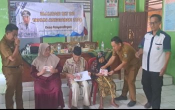 Cair! Kades Penyandingan Salurkan BLT DD 2026 untuk 10 KPM, Warga: Alhamdulillah Sangat Membantu