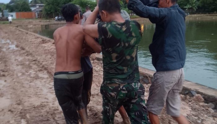 Sertu Jauhari Tunjukan Aksi Sigap Terjun Langsung Menyelam Selamatkan Korban Tenggelam 