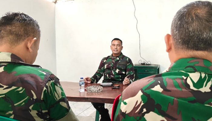 Tanamkan Disiplin dan Loyalitas, Danramil 0429-06/Purbolinggo Berikan Jam Komandan kepada Seluruh Anggota