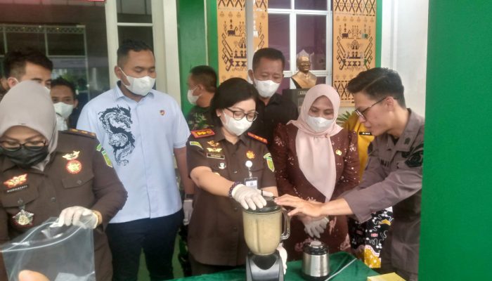 Kajari Metro Musnahkan Barang Bukti Kasus Perjudian Online, Negara Sita Aset Mencapai 6 Milyar