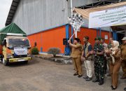 Pastikan Tepat Sasaran, Kodim 0429/Lamtim Kawal Pendistribusian Bantuan Pangan Bulog di 24 Kecamatan