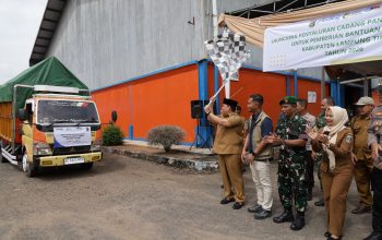 Pastikan Tepat Sasaran, Kodim 0429/Lamtim Kawal Pendistribusian Bantuan Pangan Bulog di 24 Kecamatan