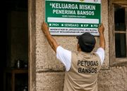 Cegah Salah Sasaran, Rumah Penerima Bansos di Bogor Dipasangi Stiker Khusus 