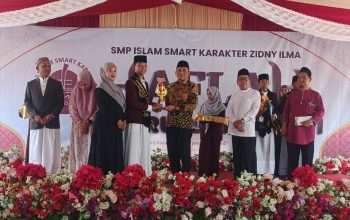 Wisuda Perdana SMP Islam Smart Karakter Zidny Ilma, Cetak Generasi Berakhlak dan Berdaya Saing