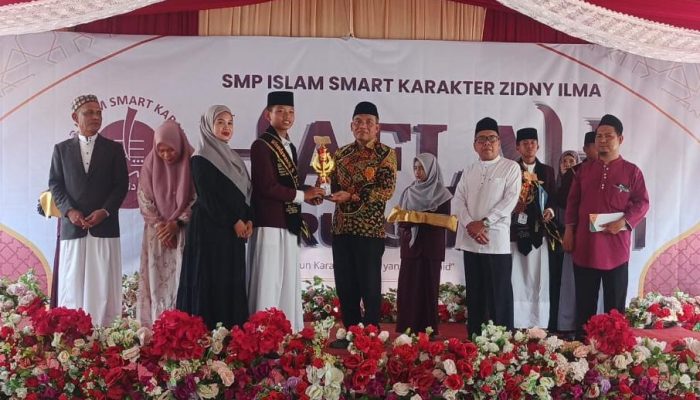 Wisuda Perdana SMP Islam Smart Karakter Zidny Ilma, Cetak Generasi Berakhlak dan Berdaya Saing