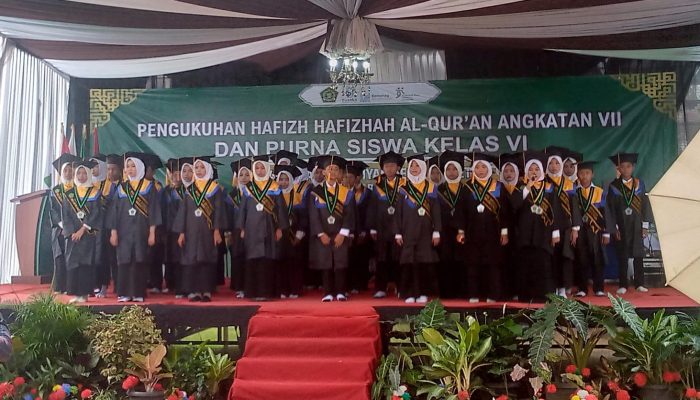 Hafizh Hafizhah Al – Qur’an Angkatan VII dan Purna Siswa Kelas VI Madrasah Ibtidaiyah Negeri 3 Metro Resmi Dikukuhkan 