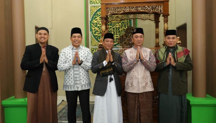 Wujud Syukur Idul Adha 1477 H, Polda Sumsel Salurkan Ratusan Hewan Qurban hingga ke Pelosok