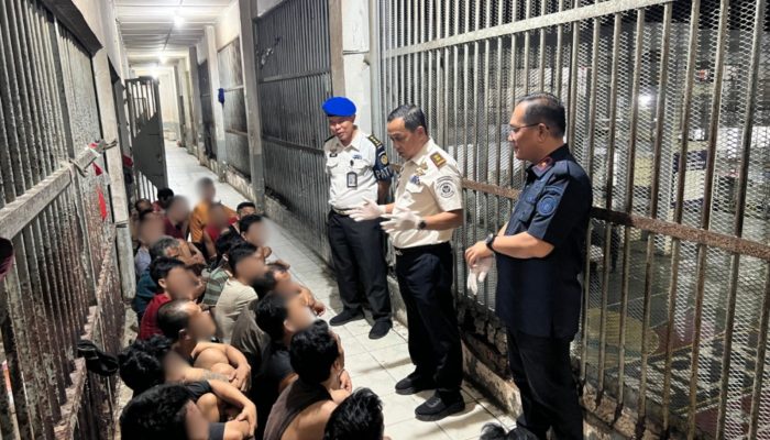Mencegah Peredaran Barang Terlarang dan Jaga Keamanan, Ditjenpas Sumsel Turun Pimpin Razia di Lapas Palembang
