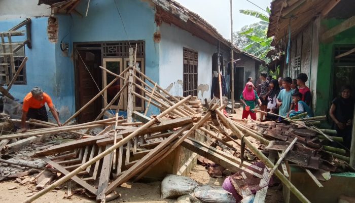 Rumah Janda Lansia di Lebak Ambruk, Anak Korban Alami Luka Ringan