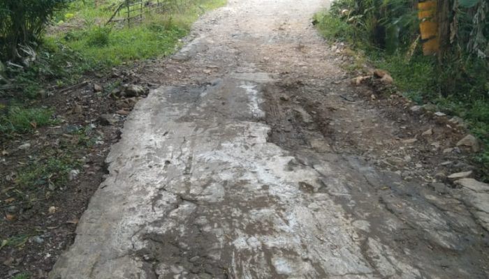 Menanti Perhatian Pemerintah, Warga Sindangratu Lebak Inisiatif Cor Jalan Secara Mandiri