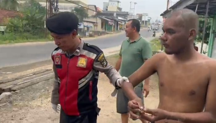 Gerak Cepat Sat Samapta Pesawaran Amankan ODGJ Ngamuk Gedor Rumah Warga Taman Sari